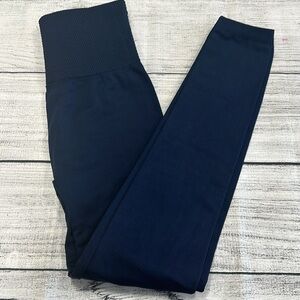 Yelete • Navy Seamless Leggings • Sz M • NWT!